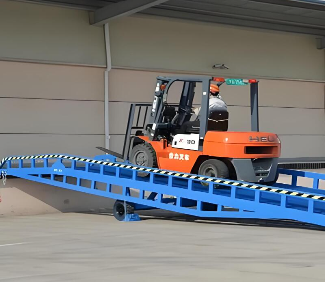 龙潭移动式卸货平台（叉车用）